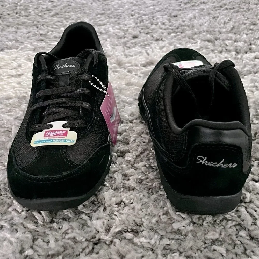 NWT Skechers Breathe Easy Simply Sincere Sneakers
